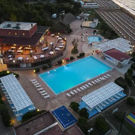 Fruit Village Crotone Casarossa מלון